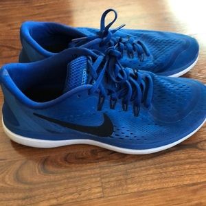 Women’s Nike sneakers
